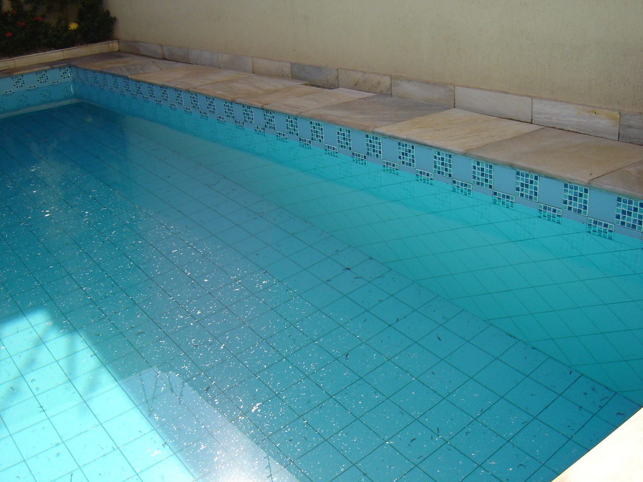 Swimming pool with turquoise water and tiled walls